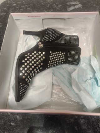 Botin de mujer con tachuelas