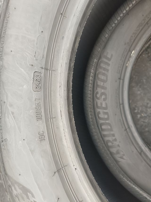 (2) 235/55R18 100V         
