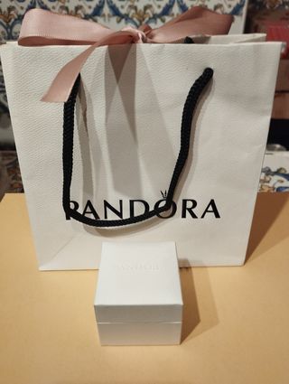 Bolsita de papel y caja pequeña Pandora 