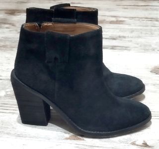 Botín tacón serraje. Zara.