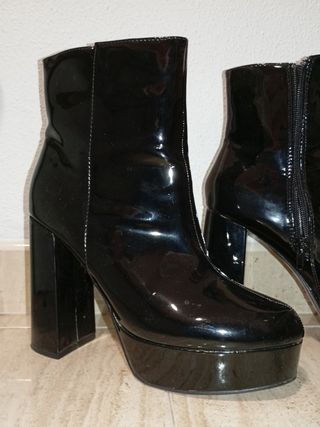Botines estilo cuero 