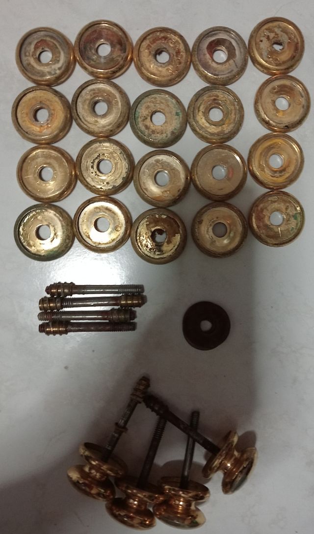 Piezas doradas tornillos y topes