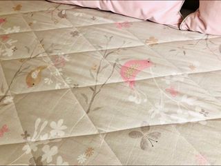 Edredón para cama de 190cm x 90cm con cojines. 