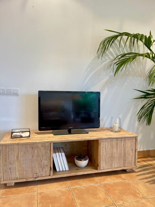 Mueble TV hecho a medida de madera reciclada