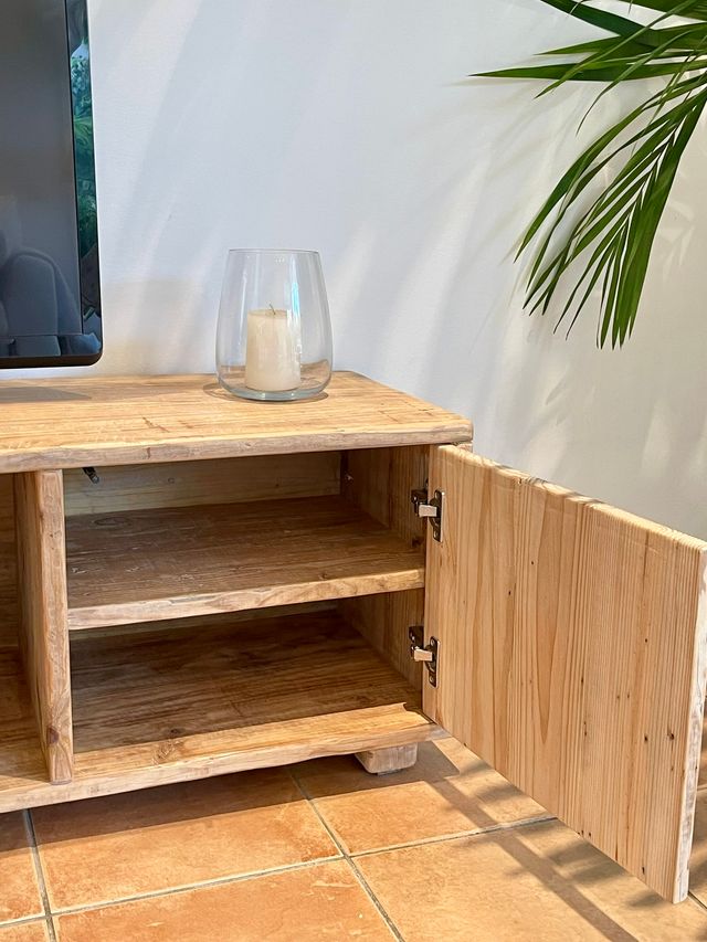 Mueble TV hecho a medida de madera reciclada