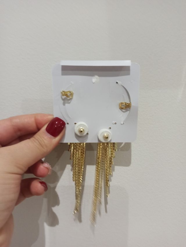 Pendientes dorados largos con brillo