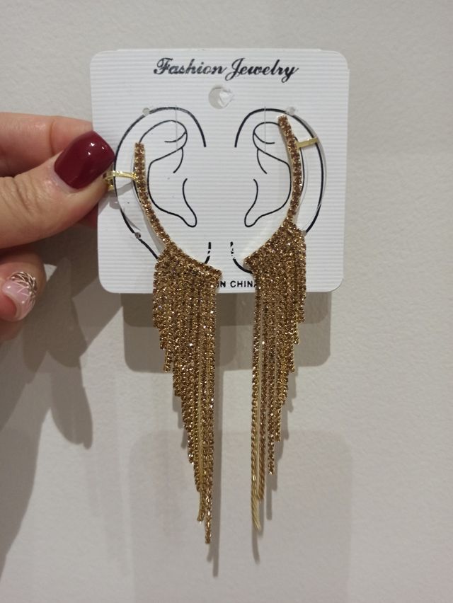Pendientes dorados largos con brillo