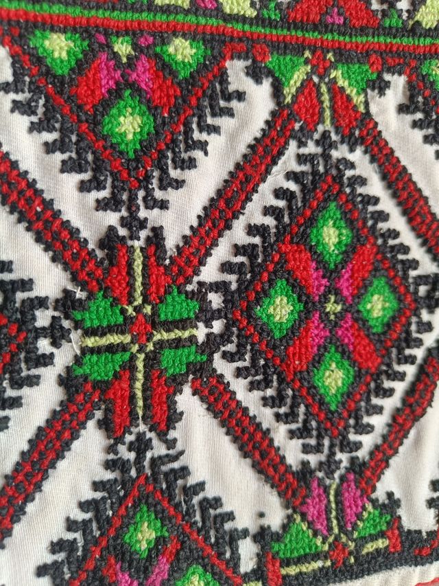 Bolso de mano bordado