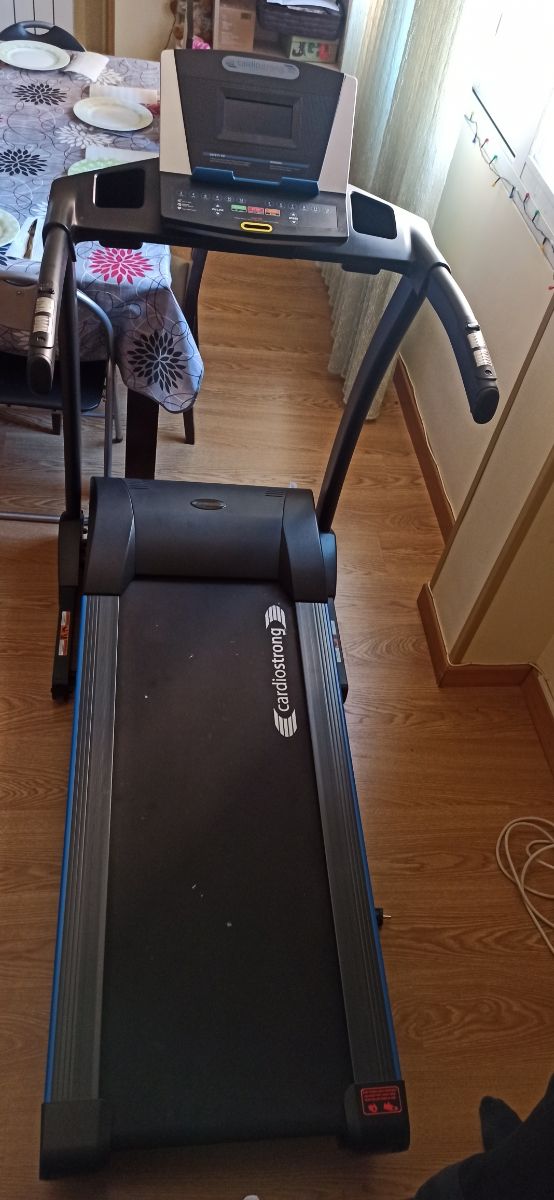 Cinta de correr CardioStrong