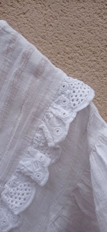 Camisa manga corta romántica Zara