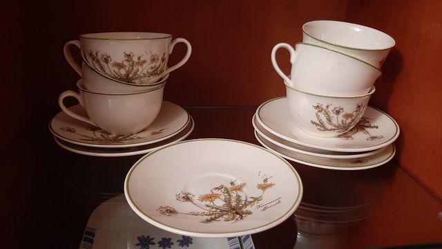 Tazas y platos de café