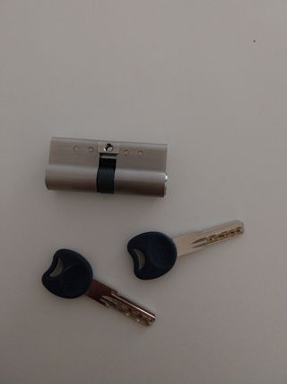 Bombin de puerta y 2 llaves