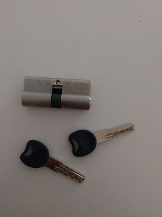 Bombin de puerta y 2 llaves