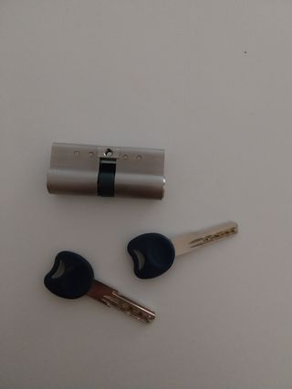 Bombin de puerta y 2 llaves