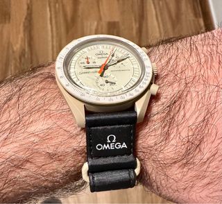 Reloj Swatch Omega Jupiter