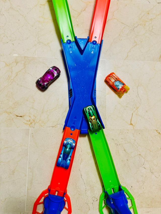 Hot Wheels Salta a la Diana