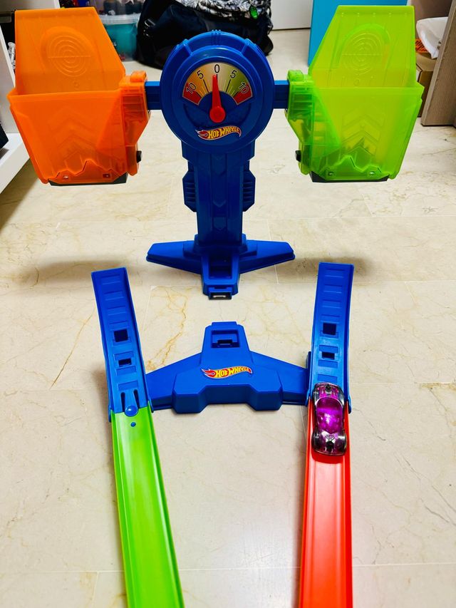 Hot Wheels Salta a la Diana