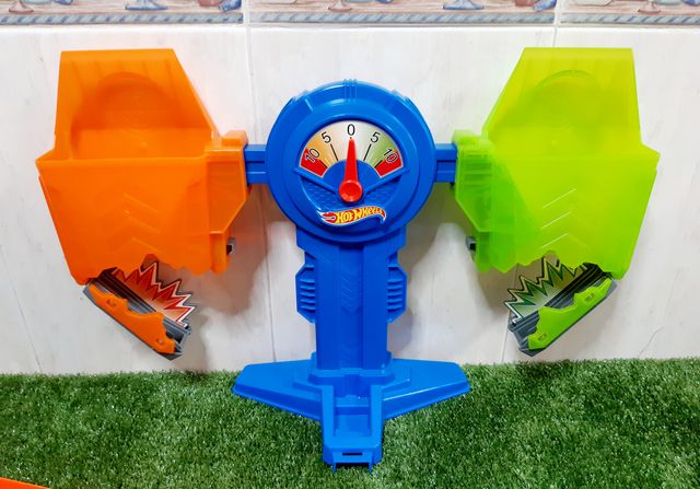 Hot Wheels Salta a la Diana