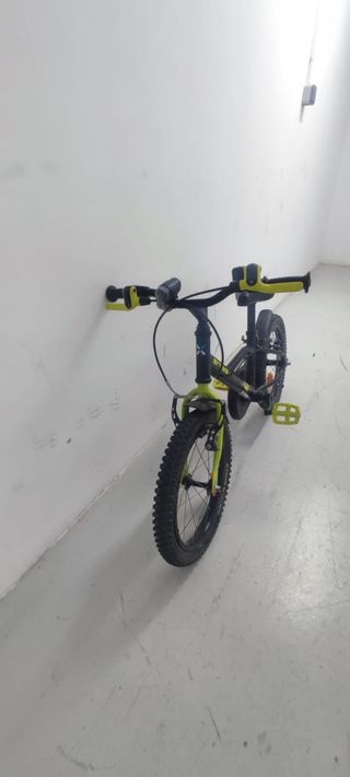 Bicicleta niños 16" Btwin 500 Dark Hero negra