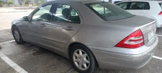 Mercedes-Benz Clase C 2004