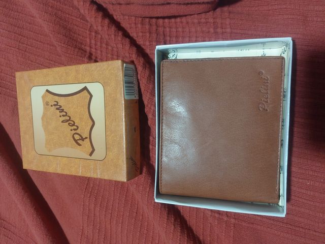 Cartera de piel, Pielini nueva.