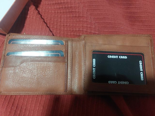 Cartera de piel, Pielini nueva.