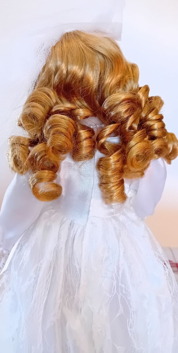 Muñeca de porcelana.