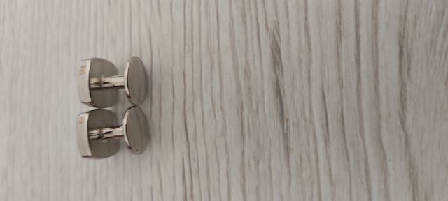 Gemelli e spillone bianchi