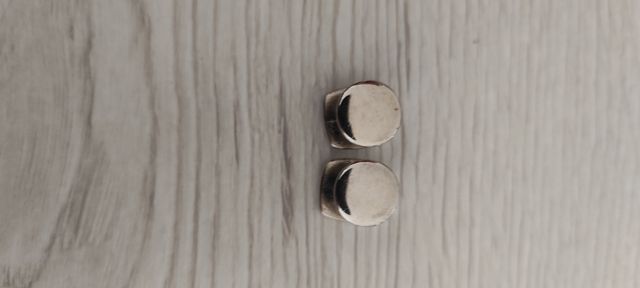 Gemelli e spillone bianchi