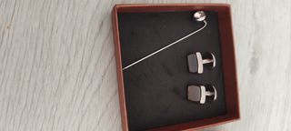 Gemelli e spillone bianchi