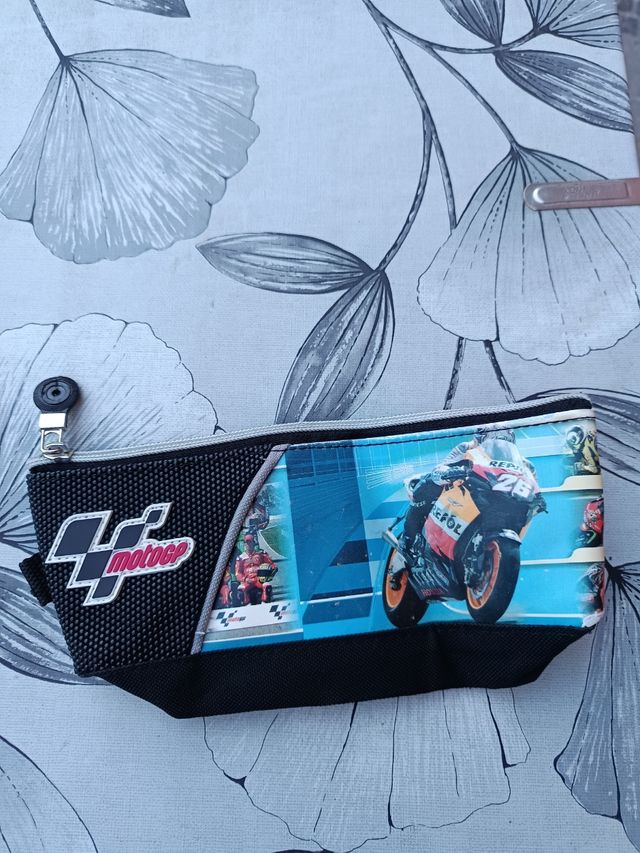 Estuche con cremallera