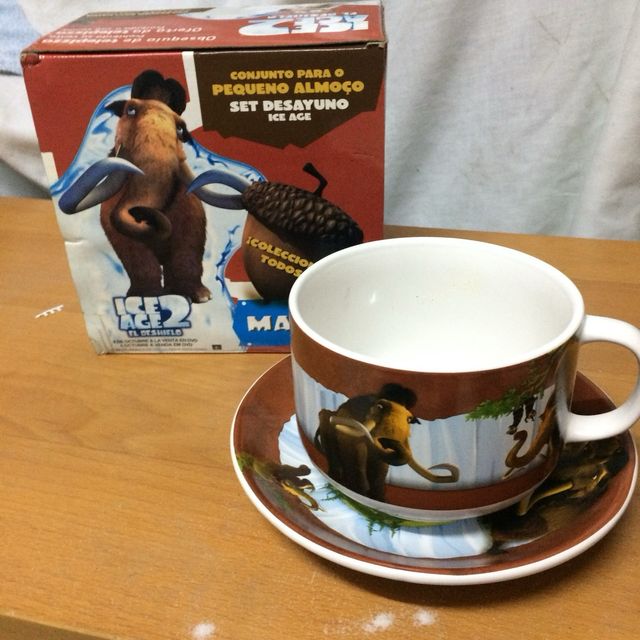 Tarro ajos,  taza desayuno y botellas cristal