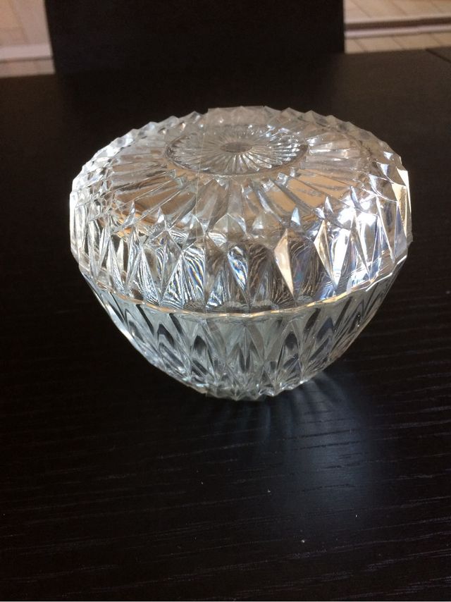 Tarro ajos,  taza desayuno y botellas cristal