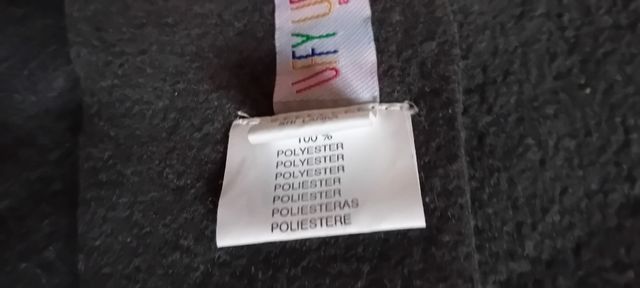 Sciarpa,cappello e 2 guantini