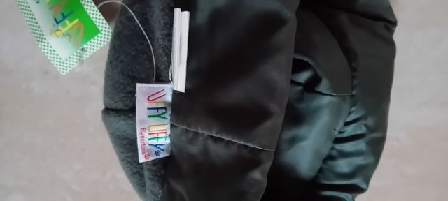 Sciarpa,cappello e 2 guantini