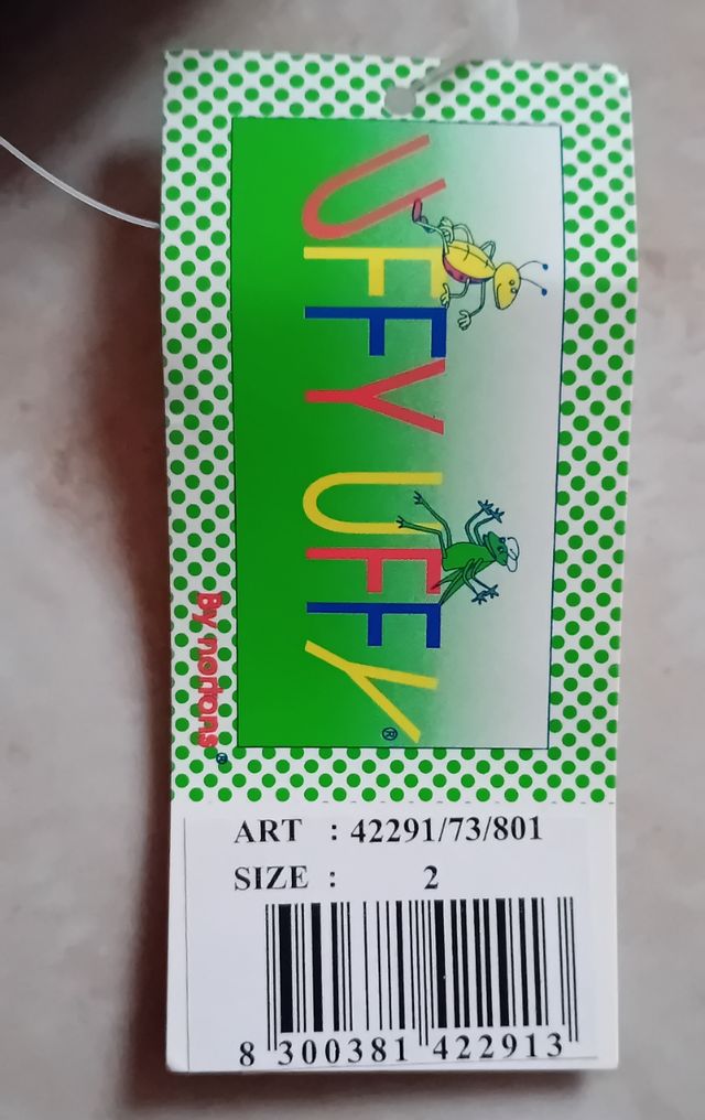 Sciarpa,cappello e 2 guantini