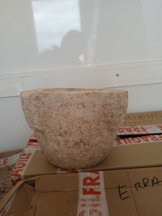 Mortero de mármol rojo