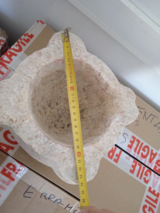 Mortero de mármol rojo