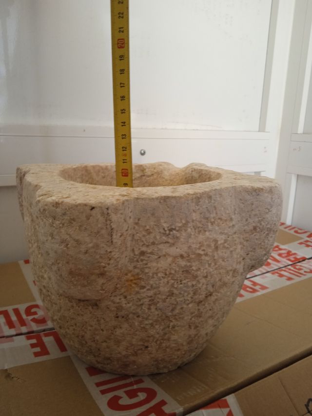 Mortero de mármol rojo