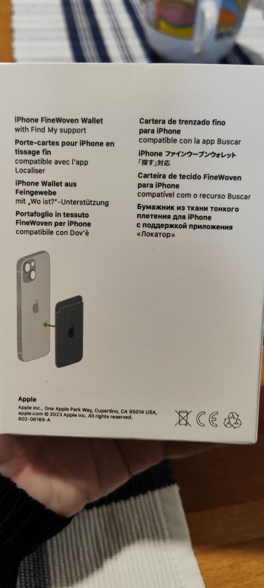 Portafoglio iPhone FineWoven Wallet