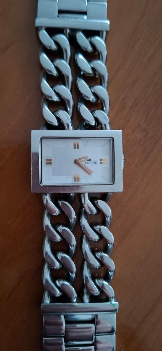 Reloj Lotus