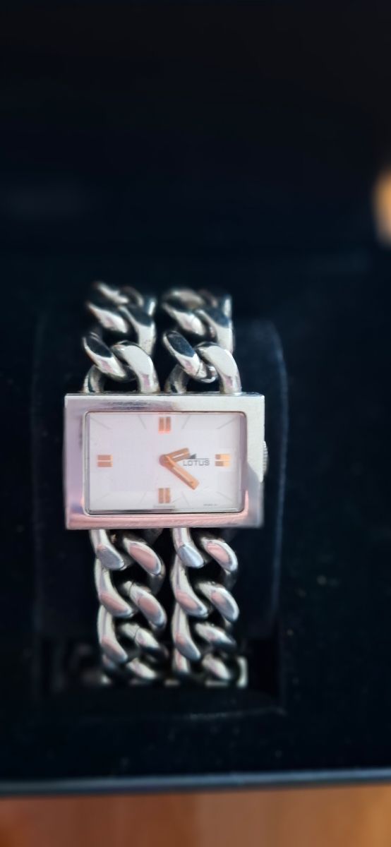 Reloj Lotus