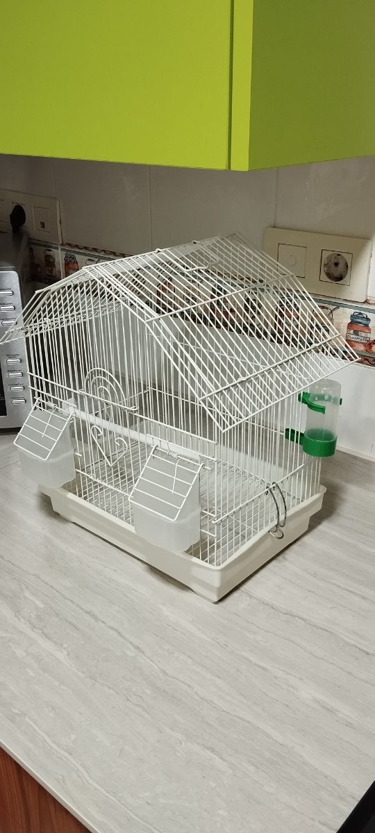 Jaula para pájaros seminueva 