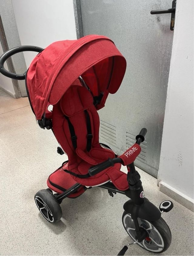 Triciclo de paseo con capota transformable