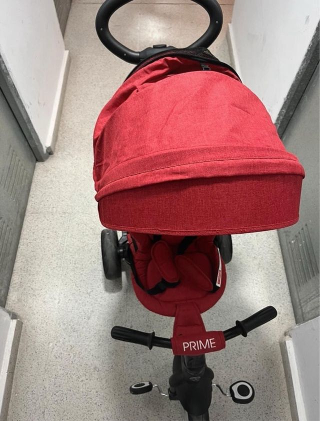 Triciclo de paseo con capota transformable