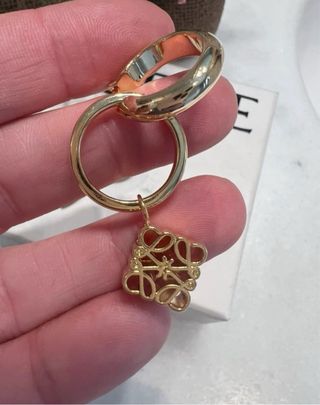 Pendientes asimétricos anagrama Loewe