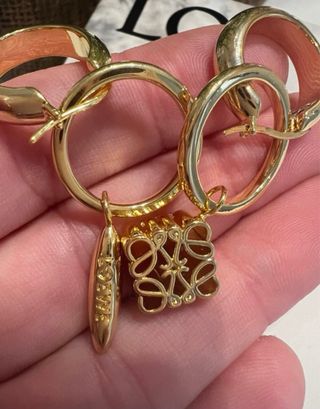 Pendientes asimétricos anagrama Loewe