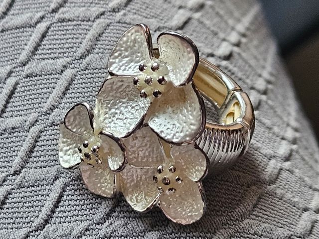 Anillo flores