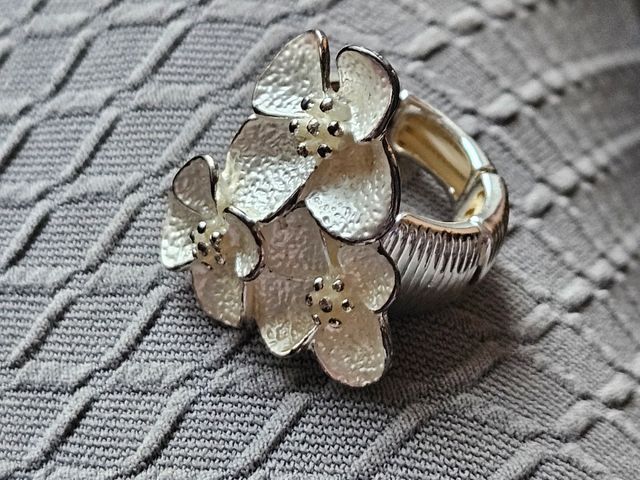 Anillo flores
