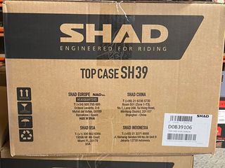 Baúl moto shad sh 39 con tapa de carbono
